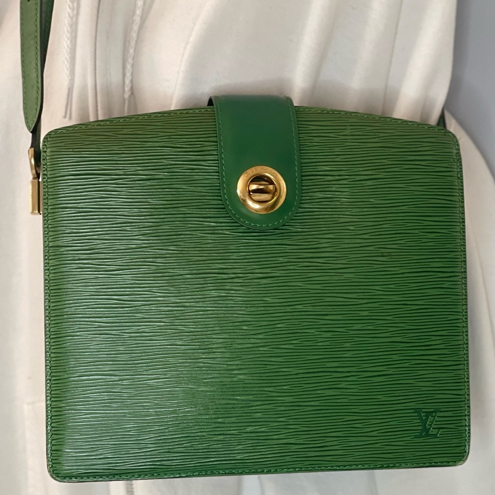 COPY - LOUIS VUITTON Epi Capucines Shoulder Bag Green - Picture 2 of 14
